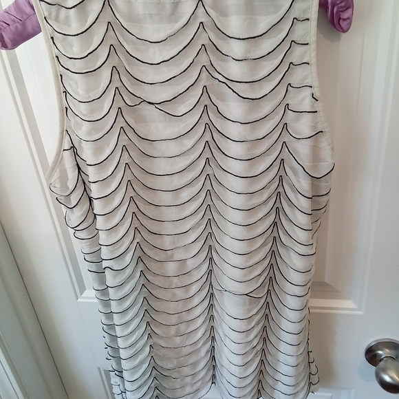 New Directions White with Black Trim Ruffle Size XL - Picture 3 of 7